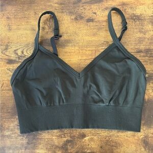 Green lululemon sports bra size 6